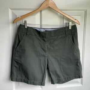 Never worn J Crew Chino shirt 7” Huntington green Sz 4